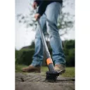 Fiskars QuikFit járdatisztító kefe