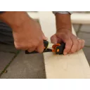 Fiskars 1023619 épületgépészeti kés tokba épített élezővel - 22 cm (9 cm pengehossz)