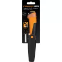 Fiskars 1023621 ácskés tokba épített élezővel - 22 cm (9,6 cm pengehossz)