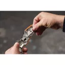 Fiskars 1027223 CarbonMax visszahúzható pengekés (trapézpengés)
