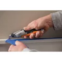 Fiskars 1027225 CarbonMax Painters összecsukható pengekés festőknek (trapézpengés)