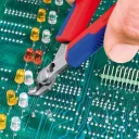 Knipex 78 23 125 Super Knips elektronikai oldalcsípő fogó (60°-ban döntött vágóél, 125 mm)