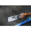 Kubala 0488 Master Line XL köszőnyeg simító, lekerekített sarkokkal 405x80 mm - sima (1,0 mm vtg inox, 3K gumírozott nyél)